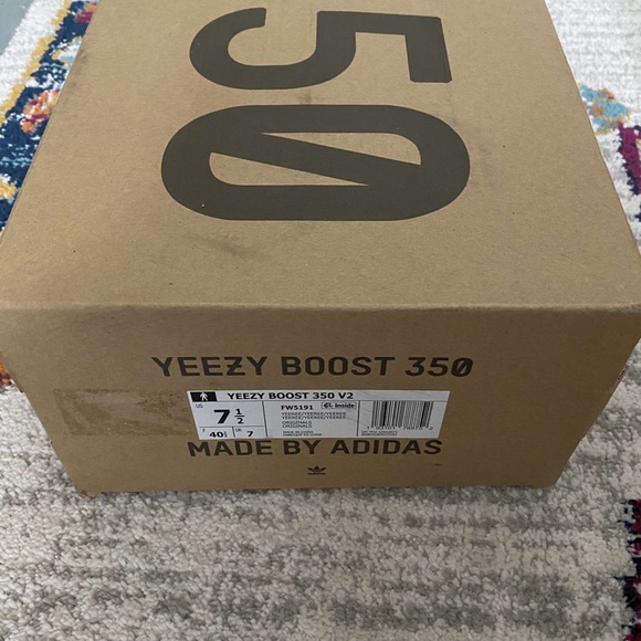 Yeezy Sneakers - Picture 6 of 8